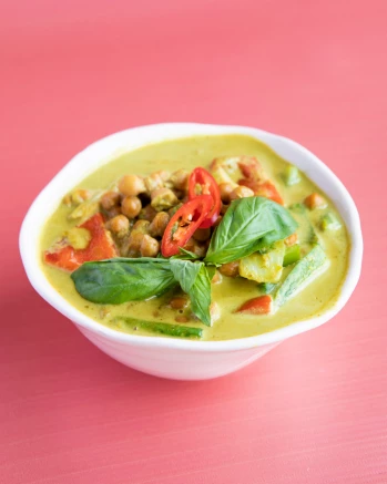 Creamy, dreamy green curry. It can be all yours tonight 🤍🍵​​​​​​​​
Link in bio for the Camile app -...